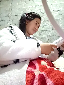 Snapshot of jienrrr chatting on October 18, 2025, 12:13 am jienrrr online show from October 18, 2025, 12:13 am