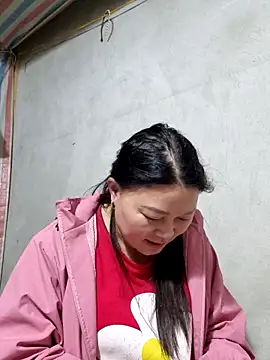 yoowwmr online show from December 5, 2025, 2:03 pm