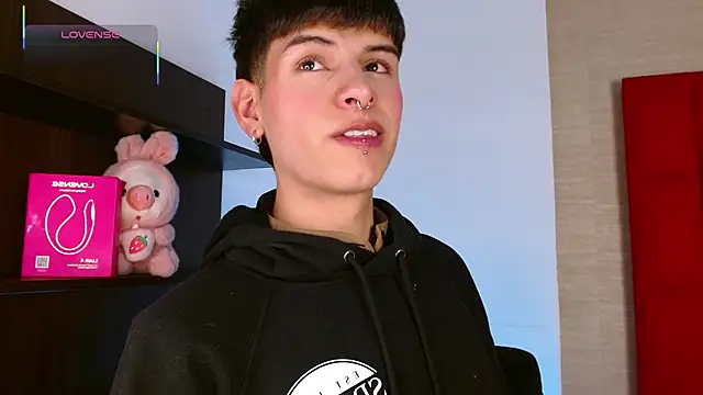 Ezra Storm online show from December 4, 2025, 5:39 am