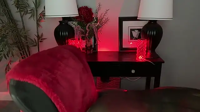 ItsNikki online show from March 10, 2026, 3:17 pm