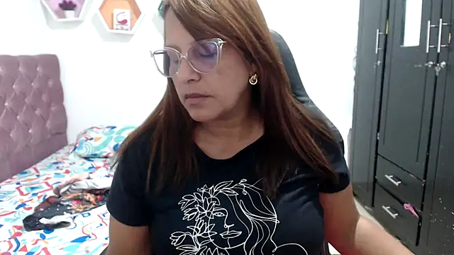 cristydirtyhot online show from November 26, 2025, 7:04 pm