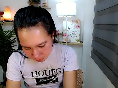 kimbratx online show from November 10, 2025, 10:20 pm