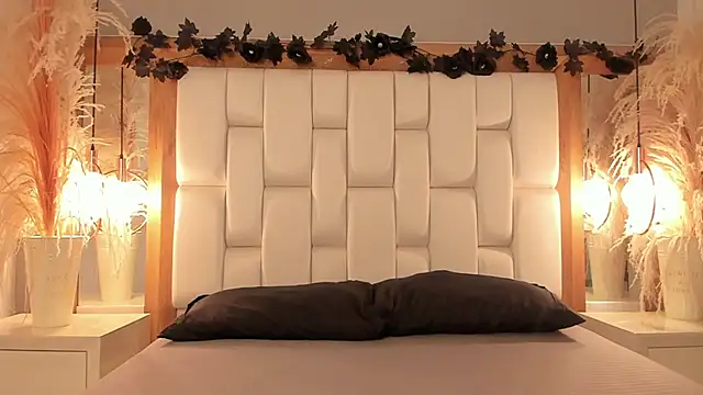 Snapshot of Daphne_And_Roger chatting on November 1, 2025, 1:02 pm Daphne And Roger online show from November 1, 2025, 1:02 pm