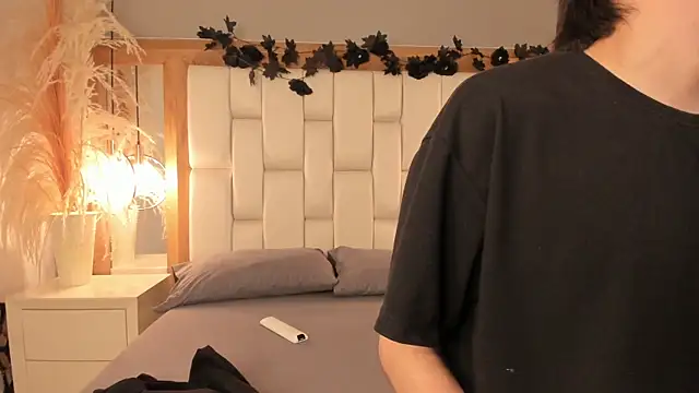 Snapshot of Daphne_And_Roger chatting on November 20, 2025, 11:21 am Daphne And Roger online show from November 20, 2025, 11:21 am