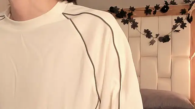 Snapshot of Daphne_And_Roger chatting on December 23, 2025, 11:08 am Daphne And Roger online show from December 23, 2025, 11:08 am