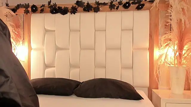 Snapshot of Daphne_And_Roger chatting on January 13, 2026, 11:04 am Daphne And Roger online show from January 13, 2026, 11:04 am