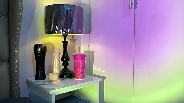 Snapshot of solana_imani chatting on October 21, 2025, 4:19 pm solana imani online show from October 21, 2025, 4:19 pm