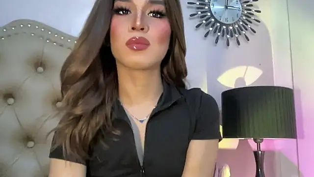 Snapshot of solana_imani chatting on October 27, 2025, 3:49 pm solana imani online show from October 27, 2025, 3:49 pm