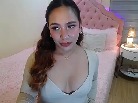 ur seductivelaura online show from December 4, 2025, 9:56 pm