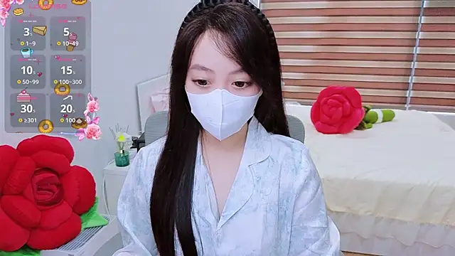 -MinaYoung- online show from November 5, 2025, 8:36 am