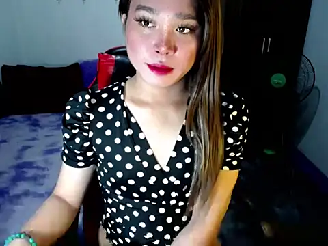 Urassiansweetcummer online show from November 8, 2025, 2:12 am