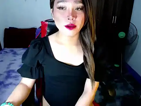 Urassiansweetcummer online show from November 12, 2025, 2:23 am