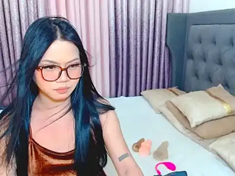 Camilla morena25 online show from November 12, 2025, 3:23 pm