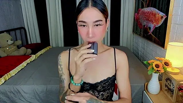 TRANSGODDESSA online show from November 5, 2025, 12:21 am