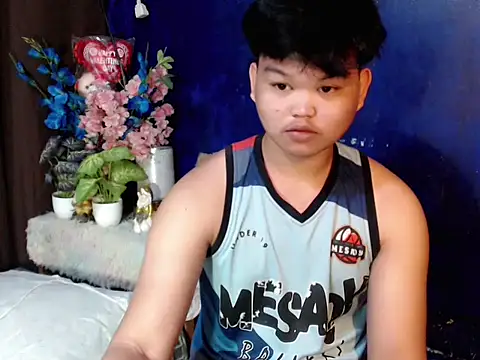 Reynelcock online show from March 19, 2026, 8:02 pm