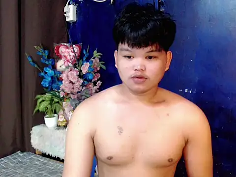 Reynelcock online show from March 26, 2026, 6:57 pm