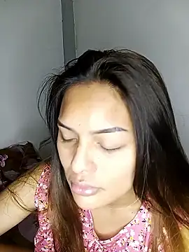 Wena Larson88 online show from November 3, 2025, 6:09 pm