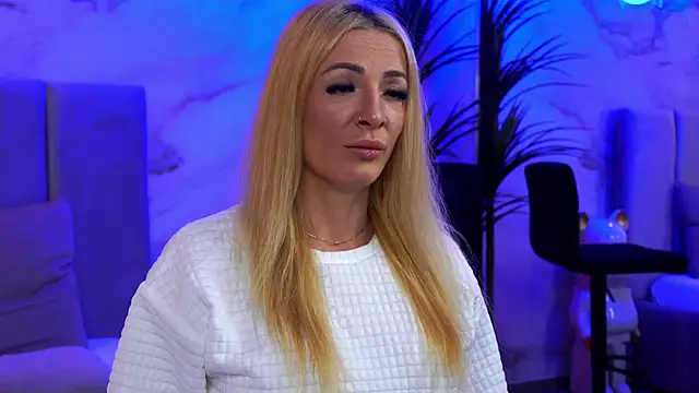 Izabellle02 online show from April 2, 2026, 3:48 am