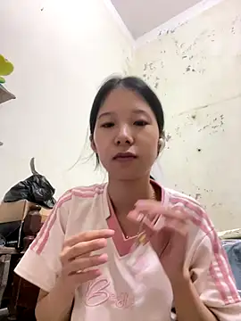 meomeo2k6 online show from October 17, 2025, 7:33 am