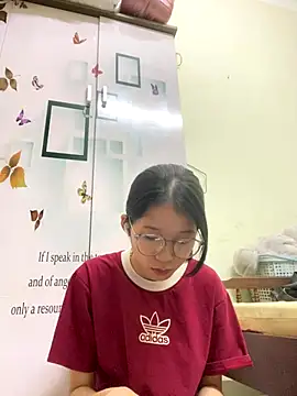 meomeo2k6 online show from October 23, 2025, 5:40 am