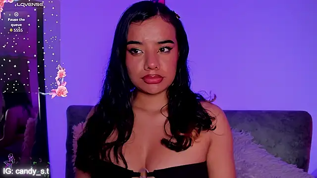 Shophie thoopson online show from March 29, 2026, 2:33 am