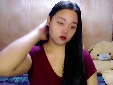  Lylia online show from May 13, 2026, 11:44 pm