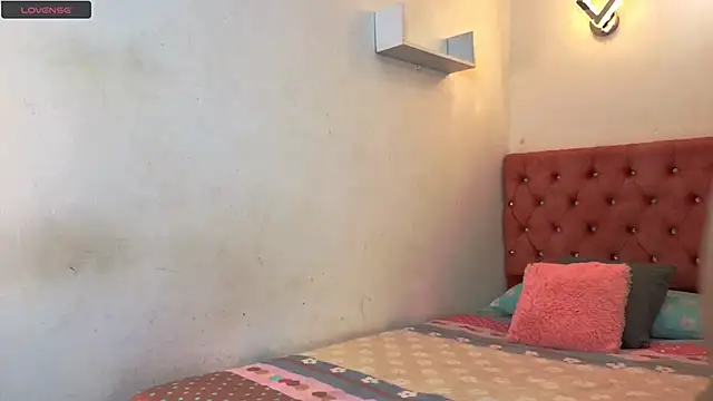 Kyra Honey online show from November 11, 2025, 2:39 pm