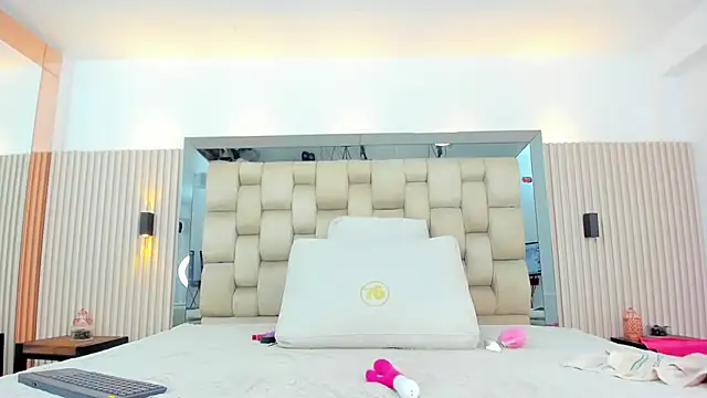 ikia lopez  online show from December 13, 2025, 7:53 pm