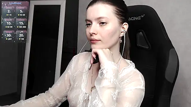 cute elfy  online show from September 27, 2025, 4:45 pm