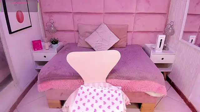 Janah Myers online show from November 25, 2025, 12:38 pm