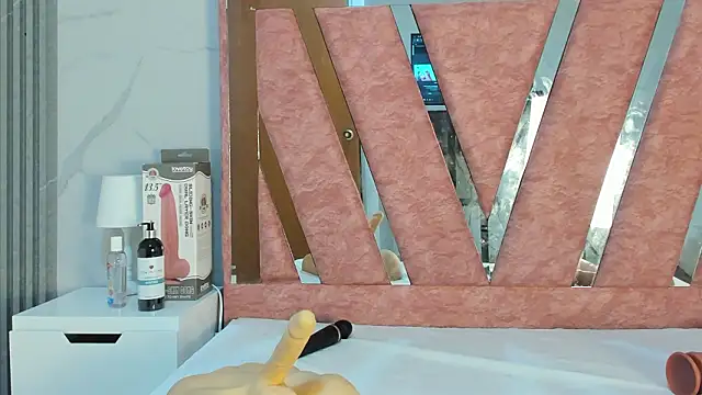 Wonderkloe  online show from February 27, 2026, 1:38 am