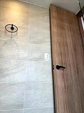 Nikii   online show from November 7, 2025, 1:33 pm