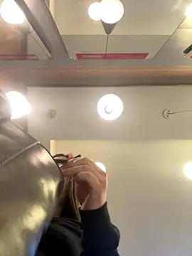 Isabella21  online show from September 23, 2025, 10:02 pm