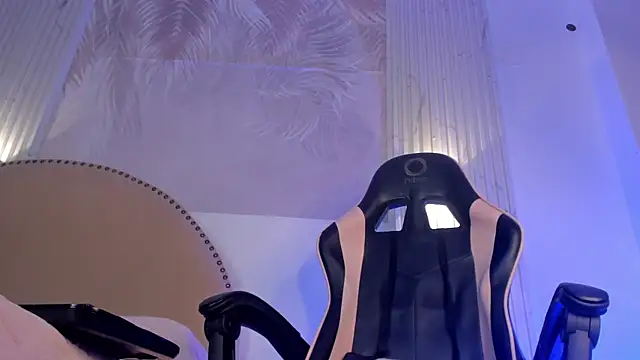 Snapshot of Melany__08 chatting on September 12, 2025, 1:22 pm Melany 08 online show from September 12, 2025, 1:22 pm