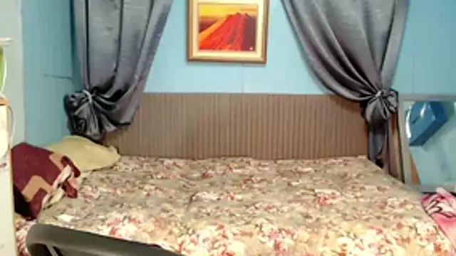 SelenaCinder online show from November 30, 2025, 4:05 am