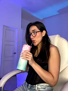 Snapshot of julieta_jhonss chatting on October 4, 2025, 1:25 am julieta jhonss online show from October 4, 2025, 1:25 am