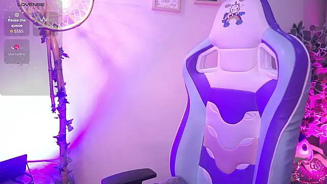 chloe moons  online show from February 27, 2026, 11:16 pm