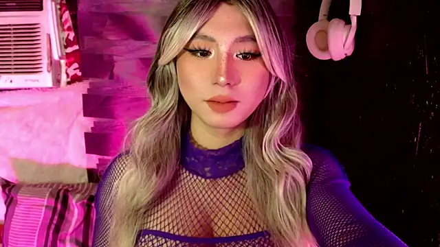 UrhotlucyTS online show from November 8, 2025, 6:46 am