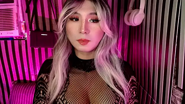 UrhotlucyTS online show from January 13, 2026, 7:02 am