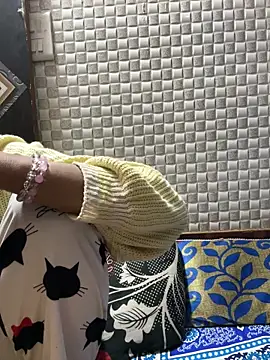 Hot Jaanvi  online show from December 22, 2025, 4:53 am