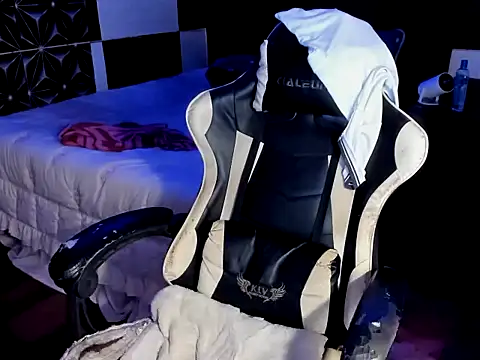 Snapshot of AsianHotBODYY chatting on September 9, 2025, 1:10 pm AsianHotBODYY online show from September 9, 2025, 1:10 pm