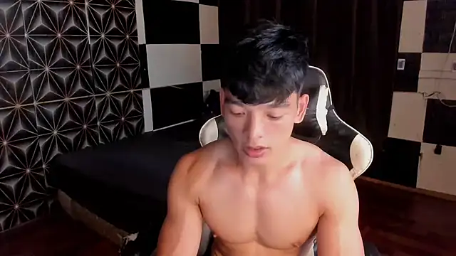 AsianHotBODYY online show from December 4, 2025, 7:39 am