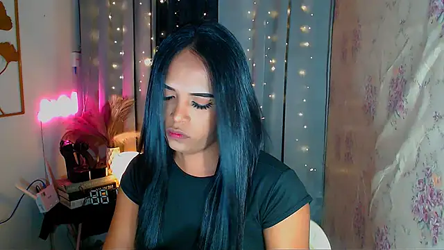 Lorainnelustts online show from February 18, 2026, 12:34 pm