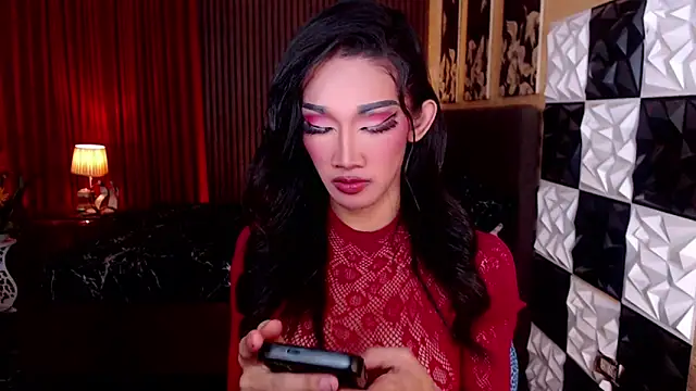 lhexiecollins online show from April 13, 2026, 12:43 pm