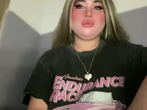 Snapshot of Naughtyrosecum chatting on November 6, 2025, 5:03 pm Naughtyrosecum online show from November 6, 2025, 5:03 pm