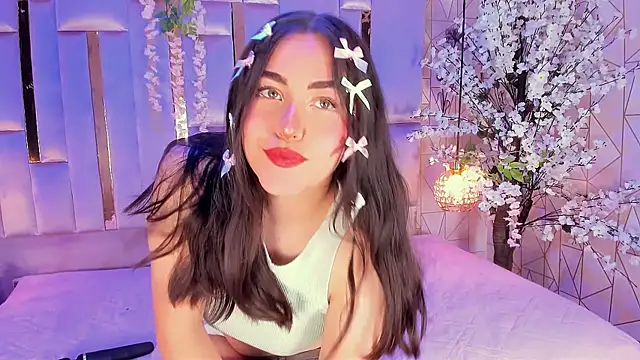 HannaCollins  online show from October 2, 2025, 1:29 pm