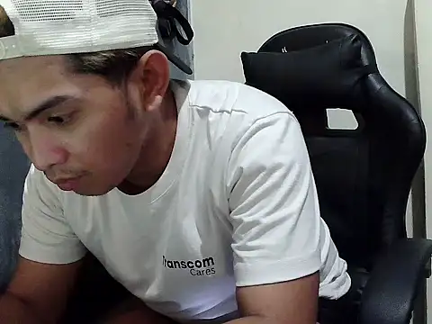 Snapshot of riley_cum chatting on April 3, 2026, 8:34 am riley cum online show from April 3, 2026, 8:34 am