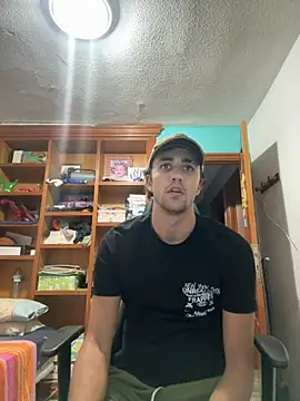 Snapshot of aavrdvh33 chatting on September 15, 2025, 7:14 pm aavrdvh33 online show from September 15, 2025, 7:14 pm