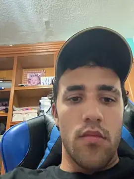 Snapshot of aavrdvh33 chatting on September 16, 2025, 9:27 pm aavrdvh33 online show from September 16, 2025, 9:27 pm