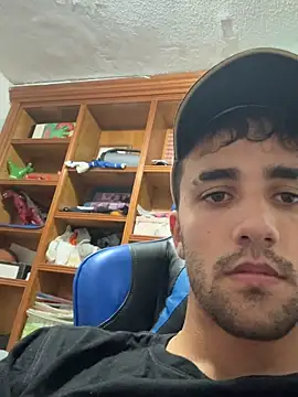 Snapshot of aavrdvh33 chatting on September 28, 2025, 8:58 pm aavrdvh33 online show from September 28, 2025, 8:58 pm